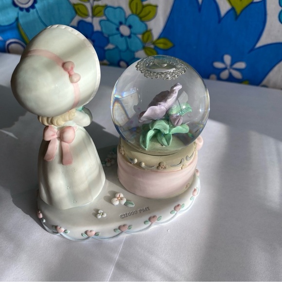 Vintage Enesco Precious Moments February glitter water globe figurine - Picture 5 of 6